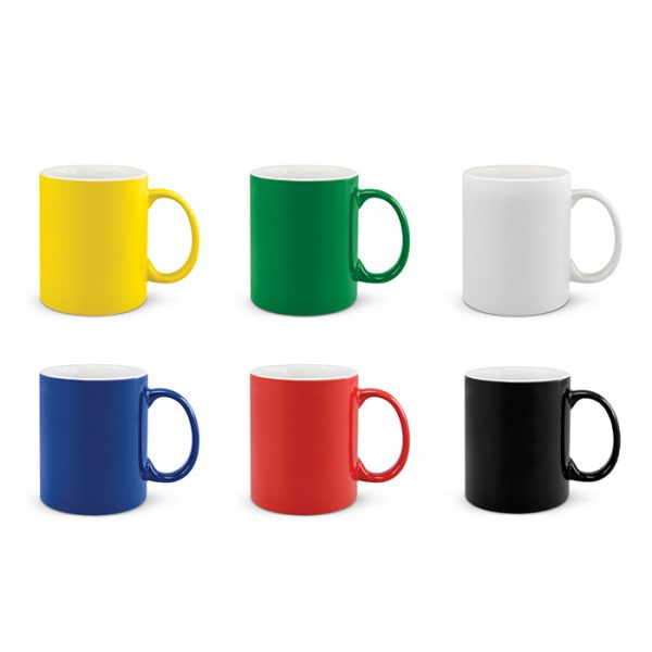 Taza de color con interior blanco